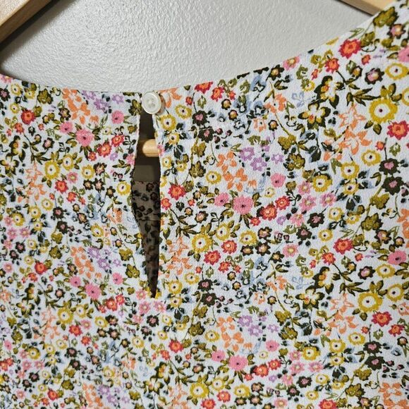 Floral Women's Top - Picture 9 of 16